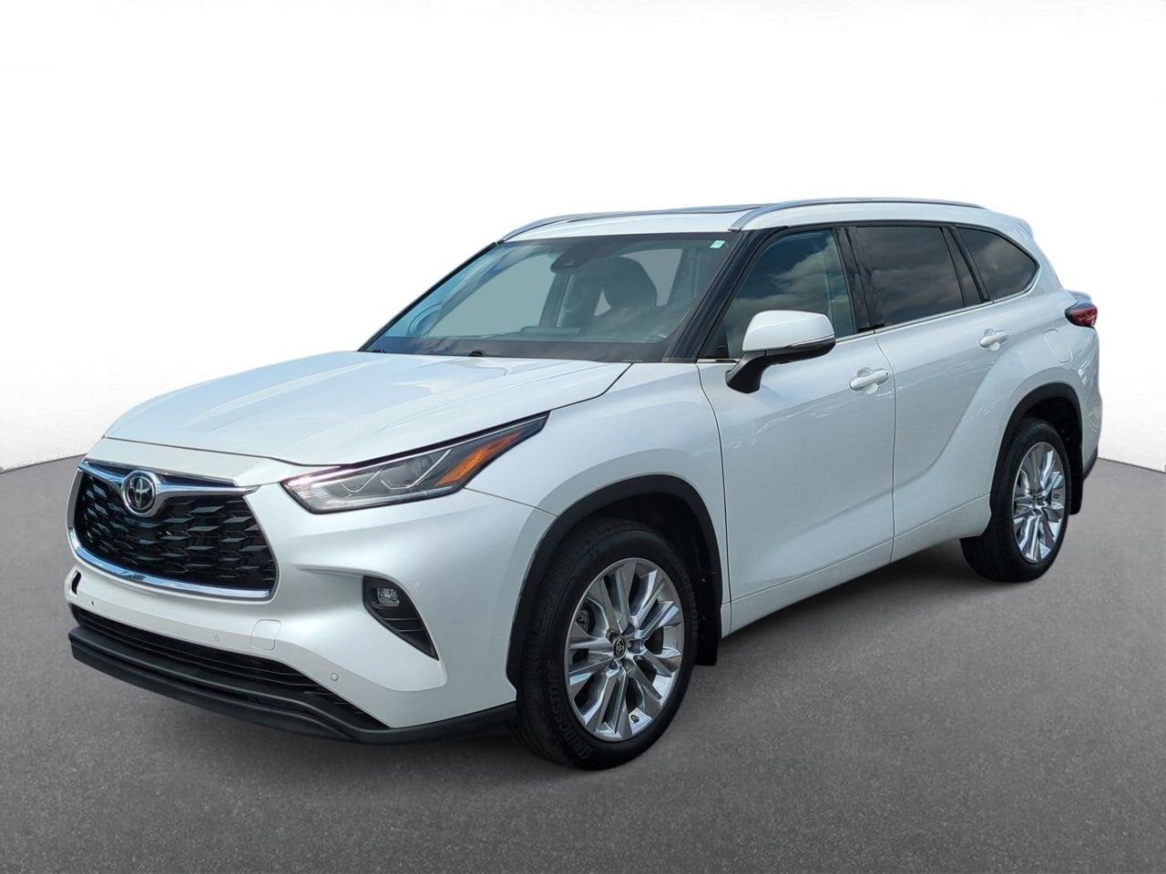 Thumbnail: 2022 Toyota Highlander - 4