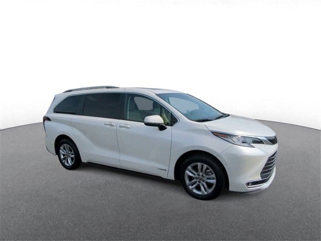 Used 2021 Toyota Sienna Limited with VIN 5TDZRKEC6MS043899 for sale in Troy, MI