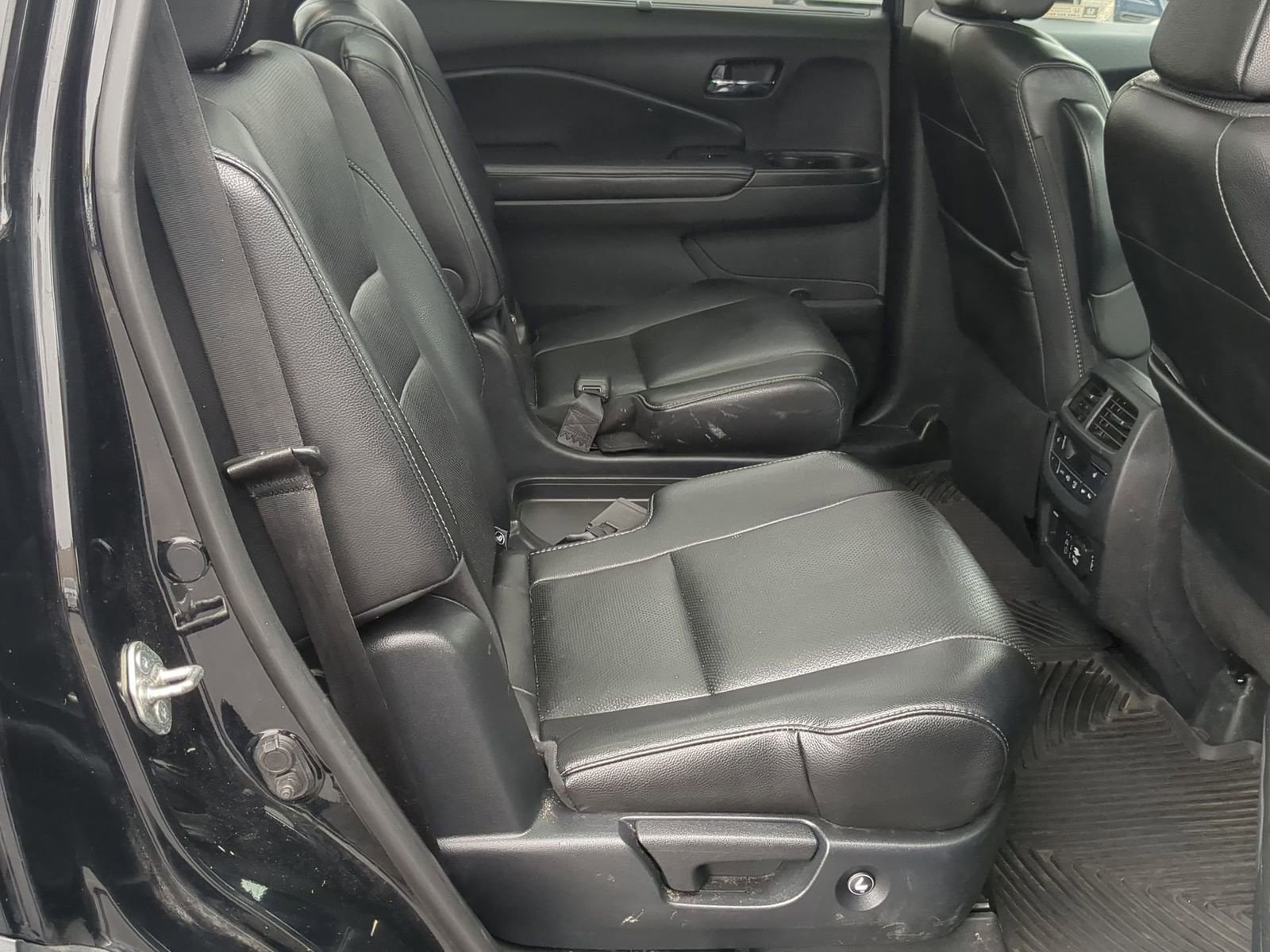 Thumbnail: 2019 Honda Pilot - 20