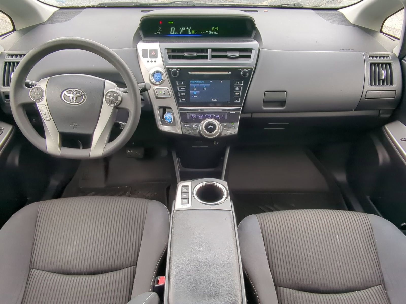 Thumbnail: 2017 Toyota Prius v - 15
