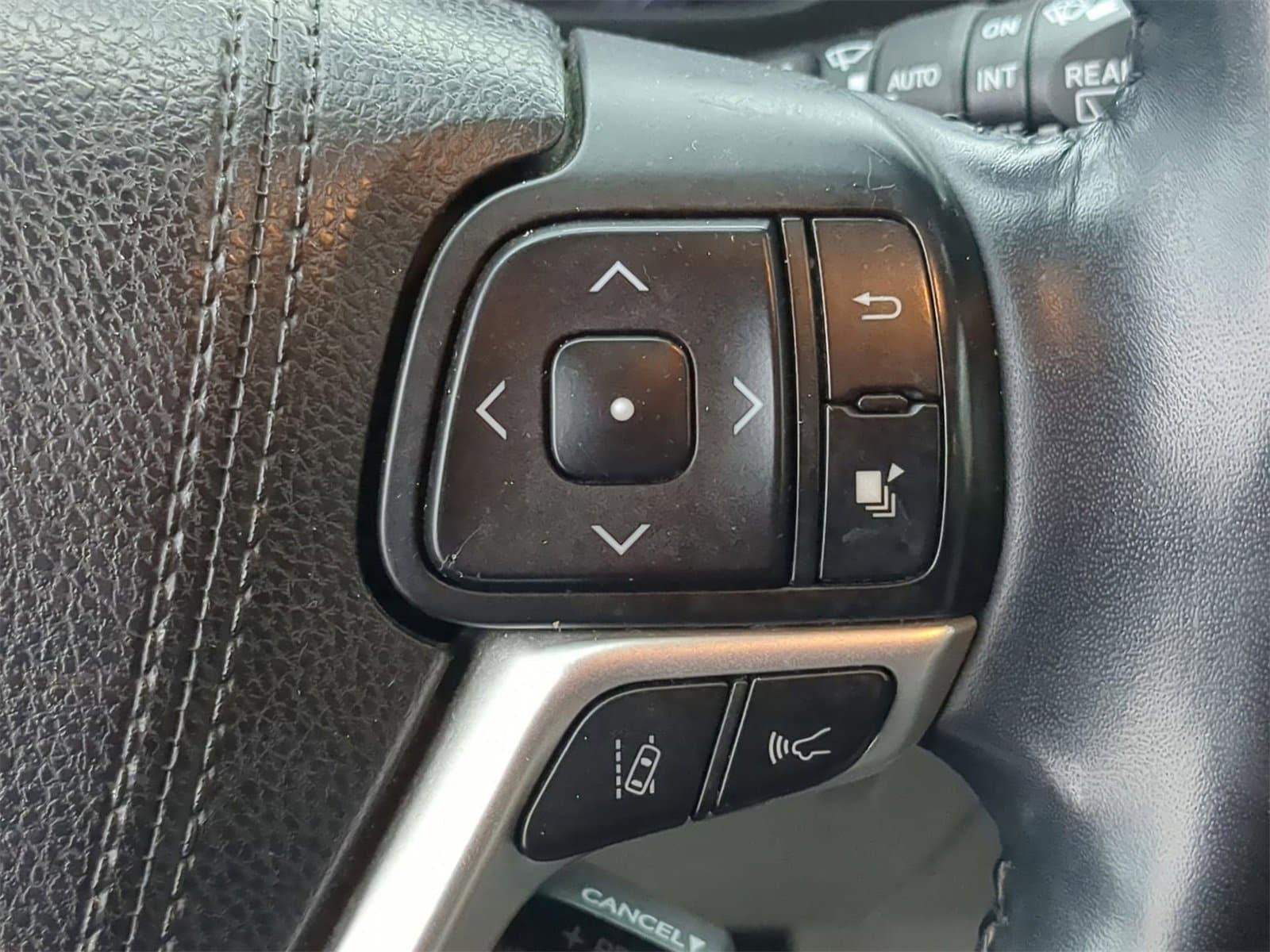 Thumbnail: 2018 Toyota Highlander - 26