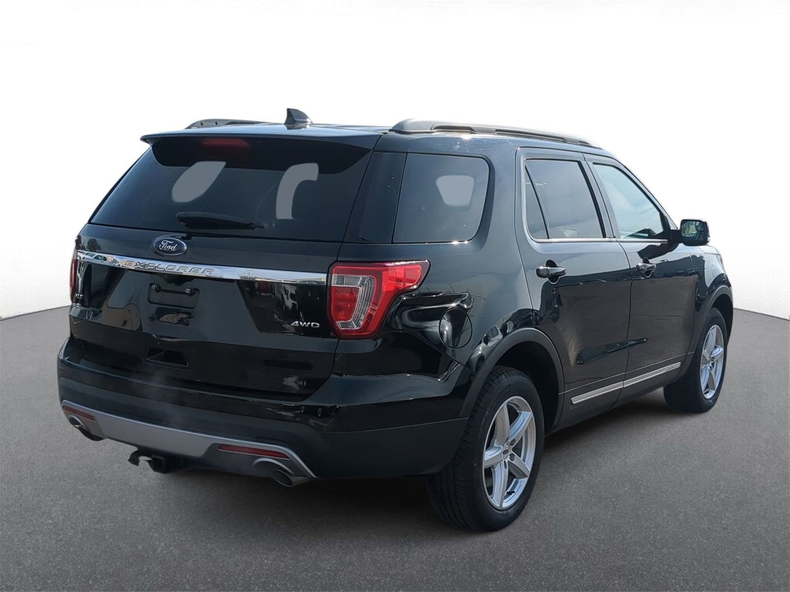 Thumbnail: 2017 Ford Explorer - 8