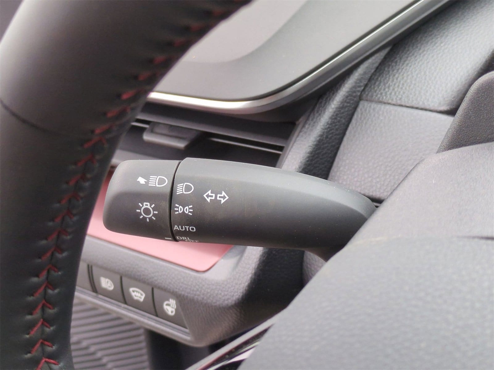 2025 Toyota Prius Plug-in 24