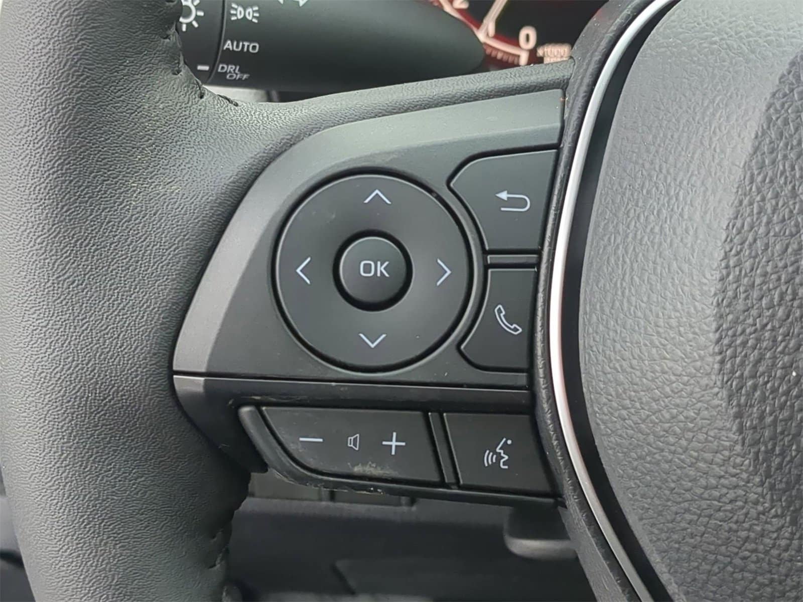 Thumbnail: 2025 Toyota RAV4 - 33