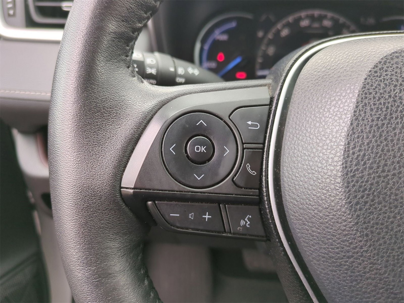 Thumbnail: 2021 Toyota RAV4 - 24