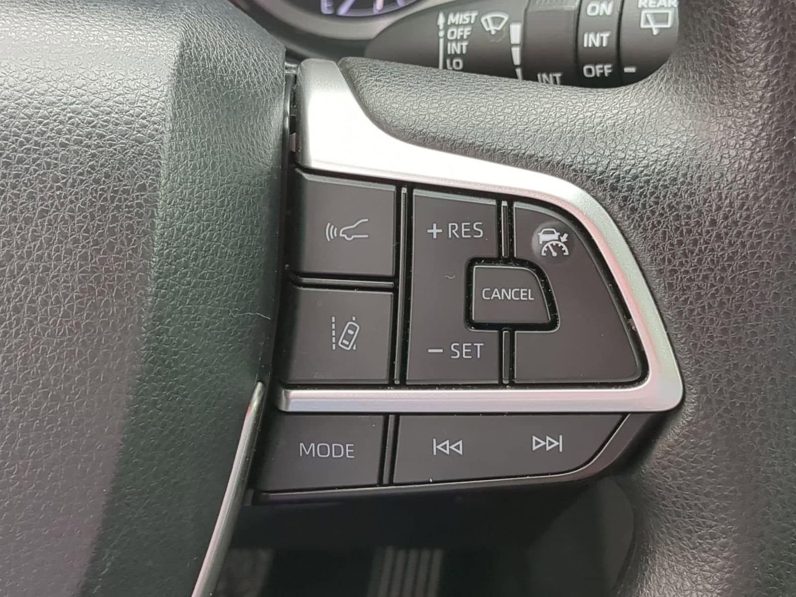 Thumbnail: 2023 Toyota Highlander - 24