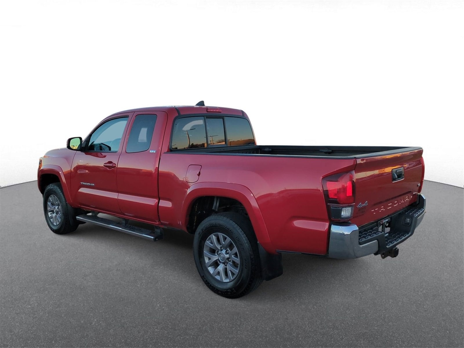 Thumbnail: 2018 Toyota Tacoma - 6