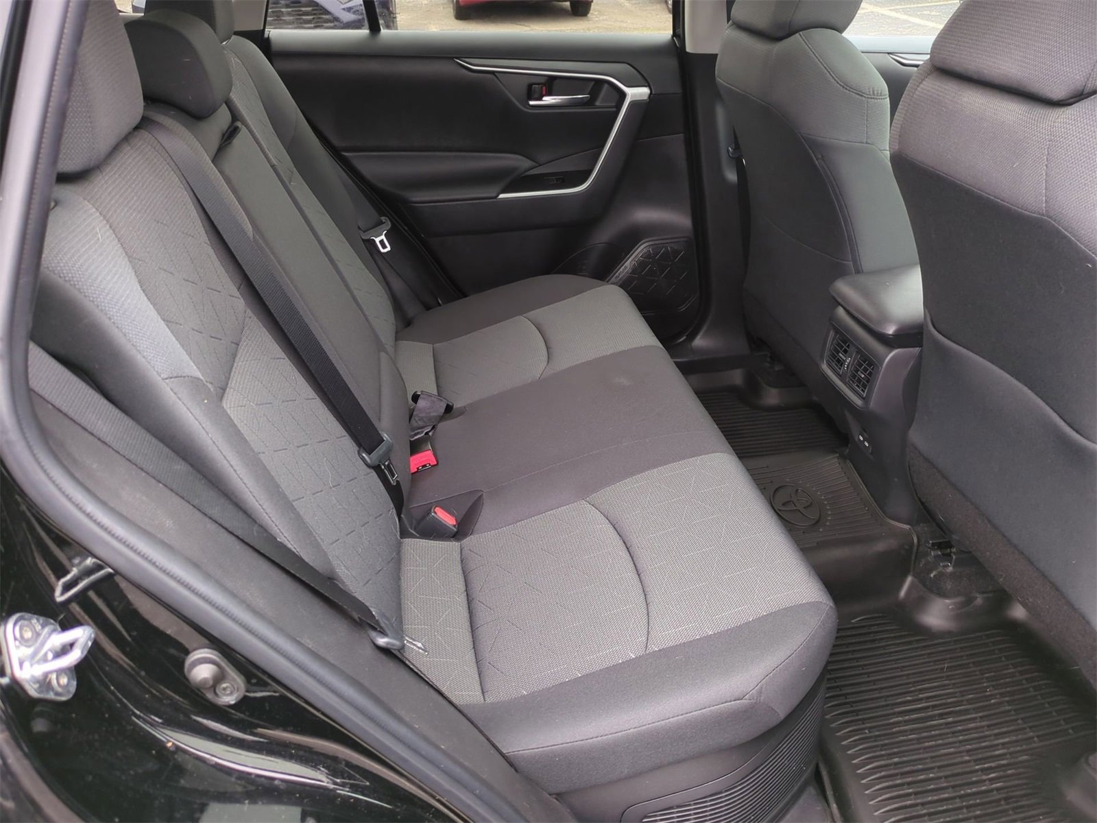 2022 Toyota RAV4 XLE 19