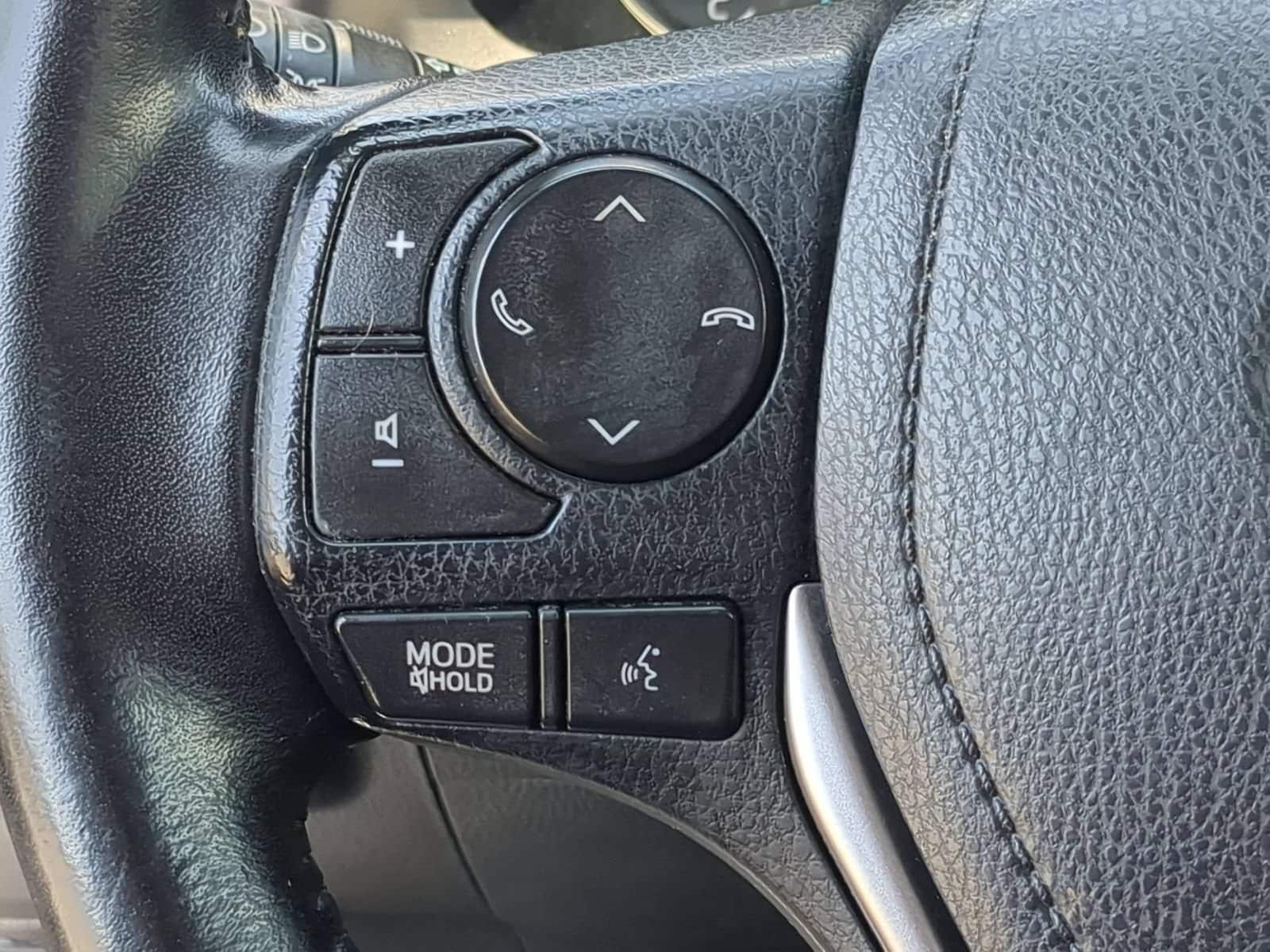 Thumbnail: 2017 Toyota RAV4 - 23
