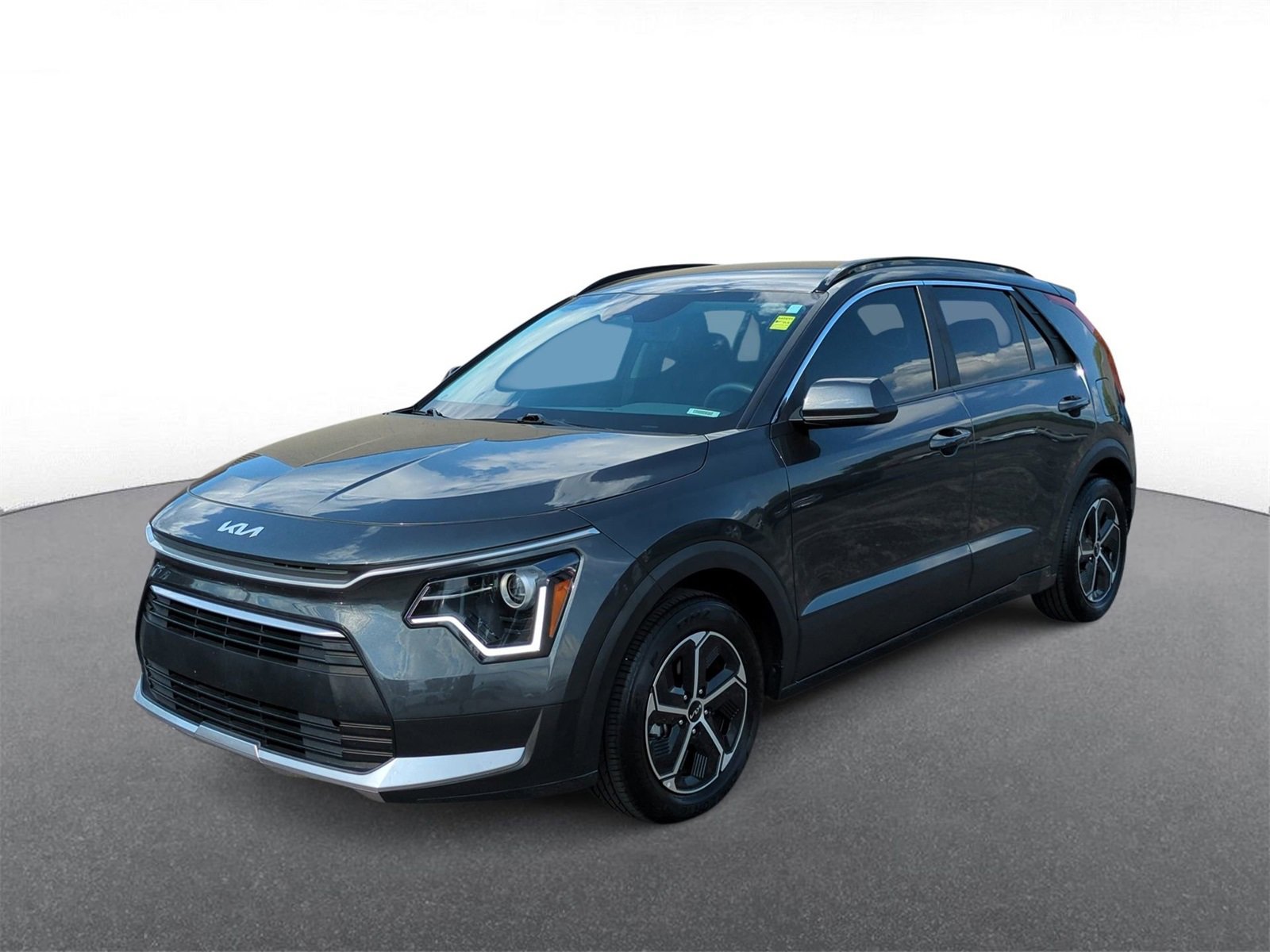 2024 Kia Niro LX photo 3