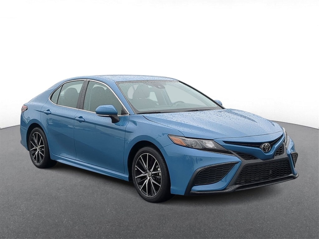 Used 2023 Toyota Camry SE Sedan