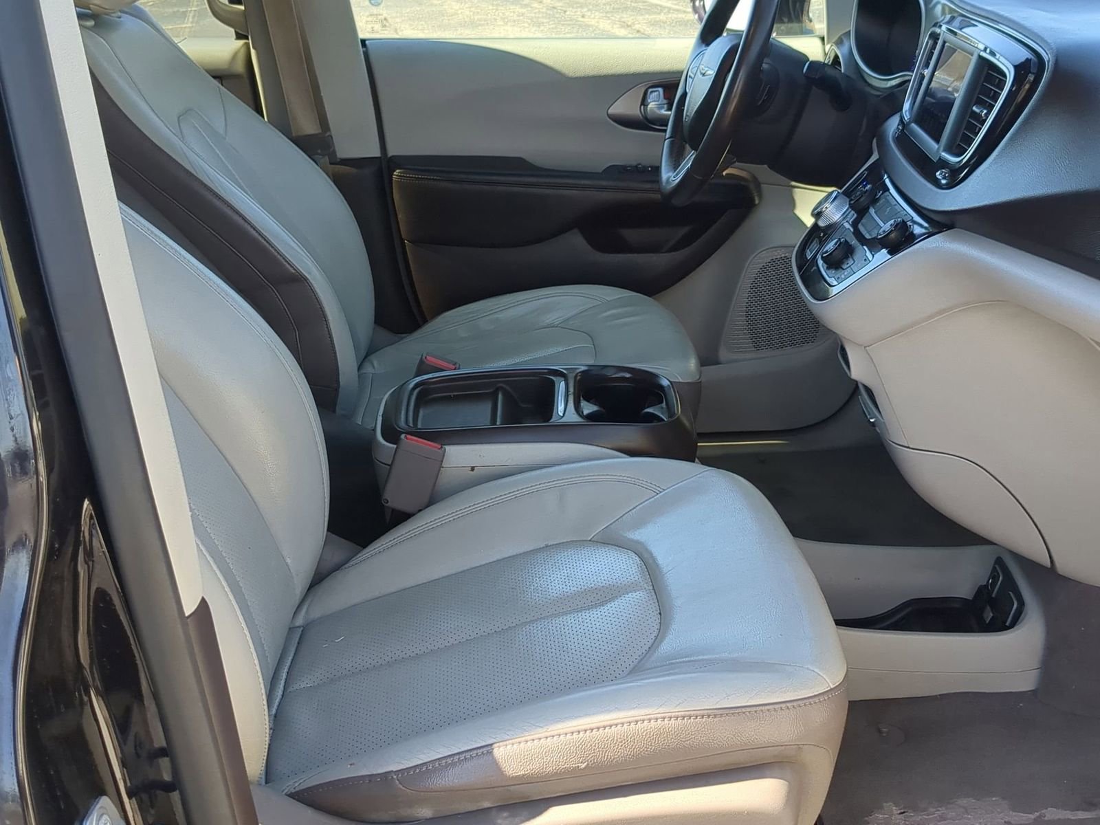 Thumbnail: 2018 Chrysler Pacifica - 21