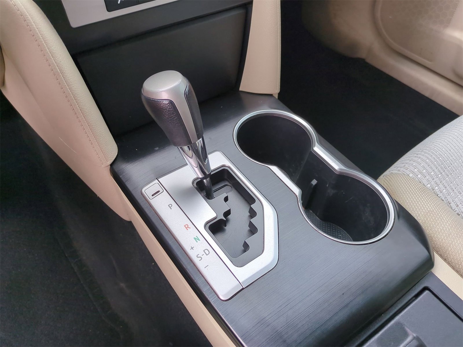Thumbnail: 2012 Toyota Camry - 26