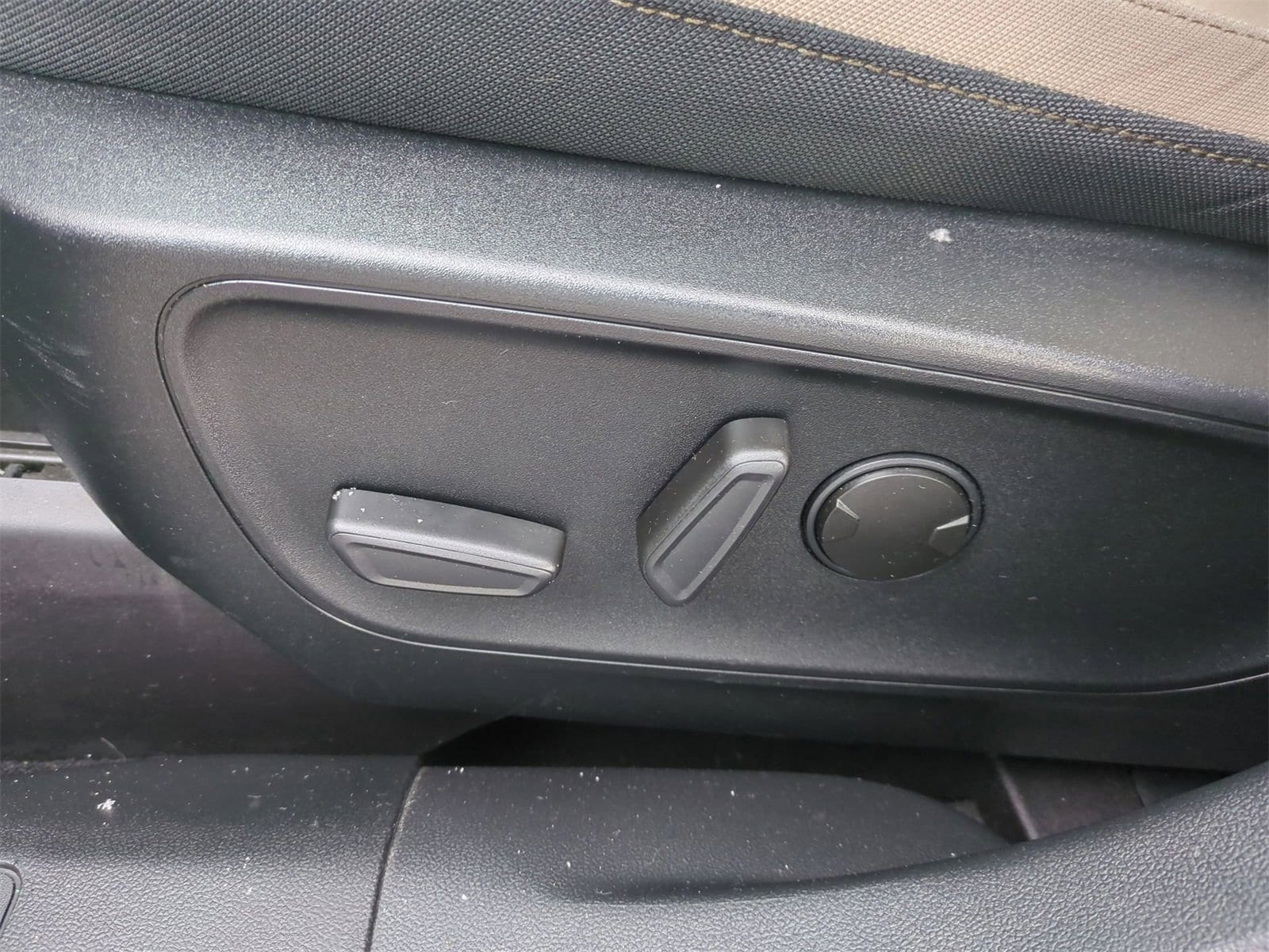 Thumbnail: 2020 Ford Escape - 16