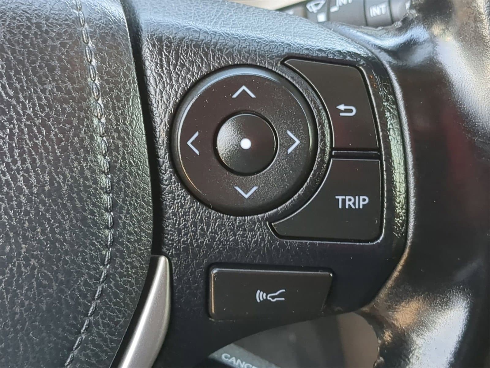 Thumbnail: 2018 Toyota RAV4 - 31