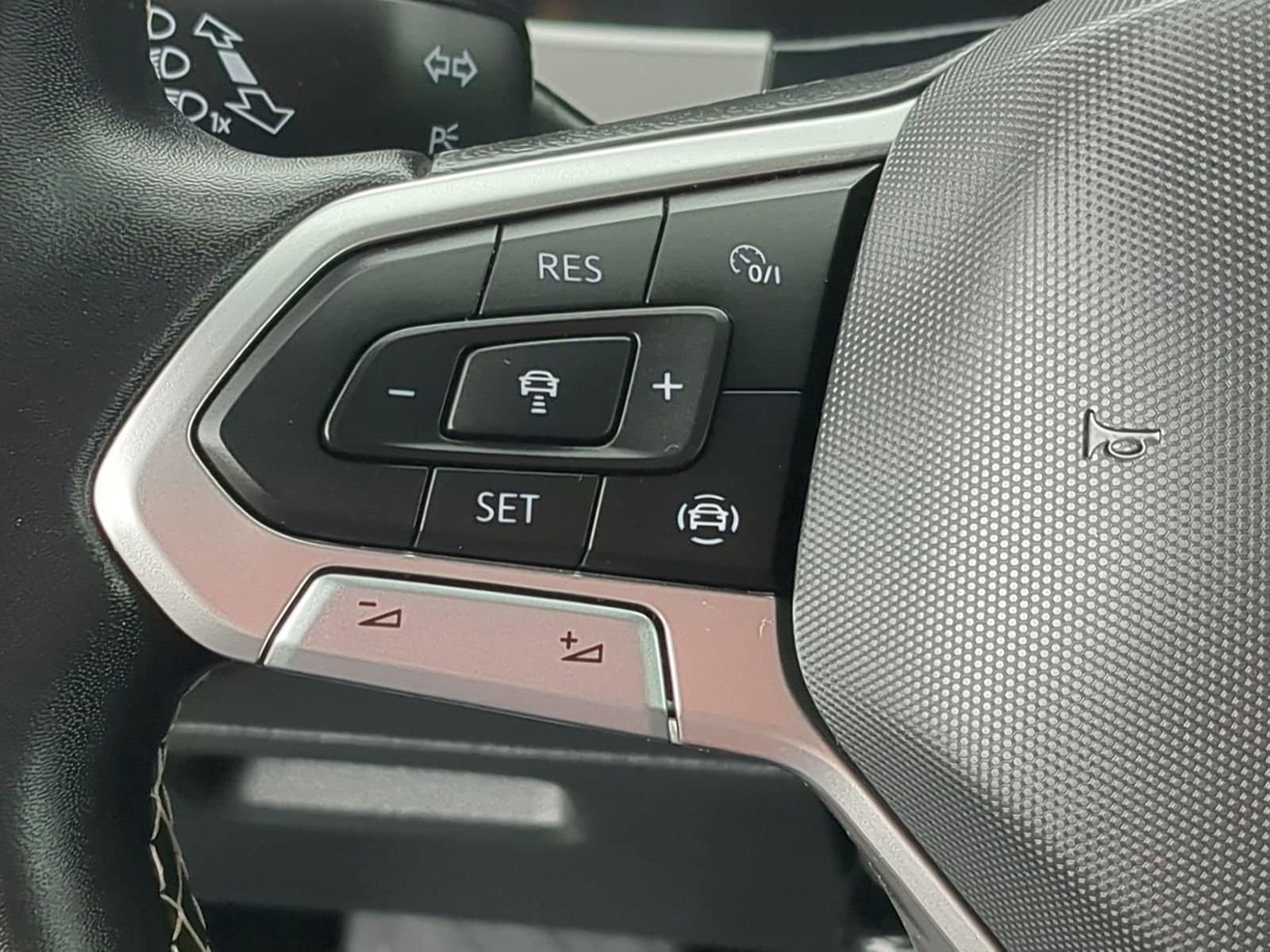 Thumbnail: 2023 Volkswagen Atlas - 22