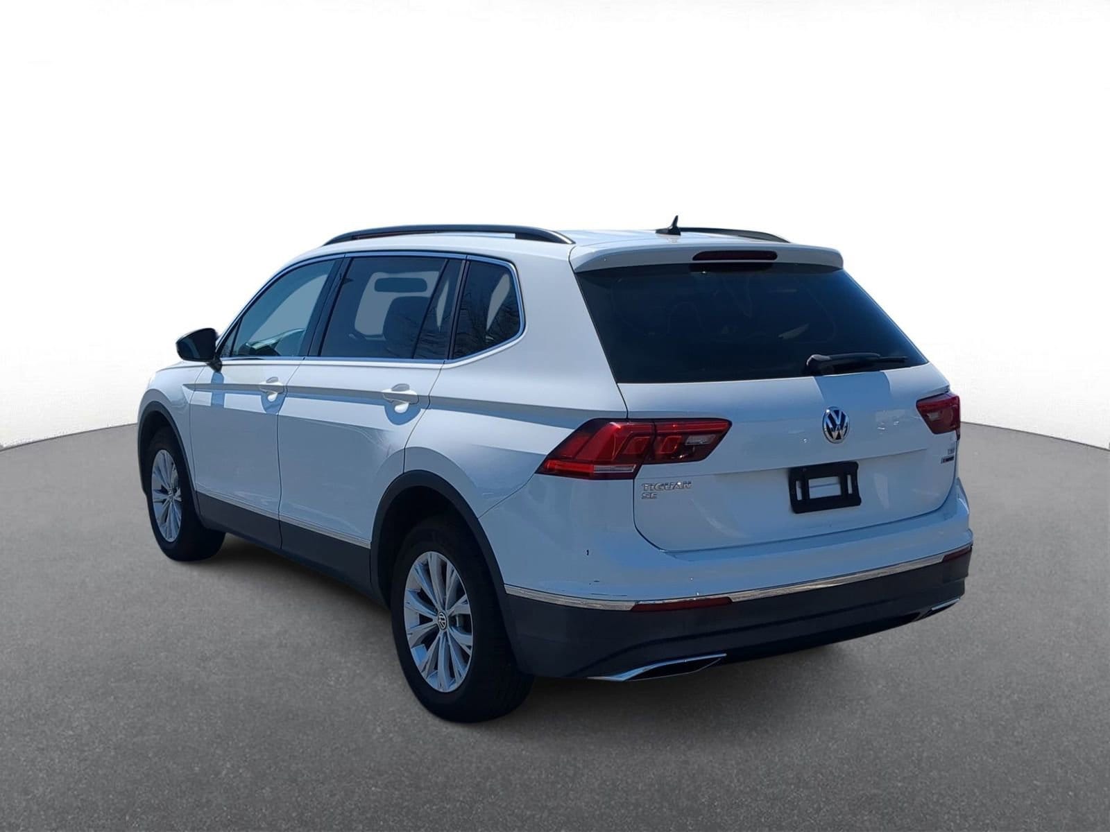 Thumbnail: 2018 Volkswagen Tiguan - 6