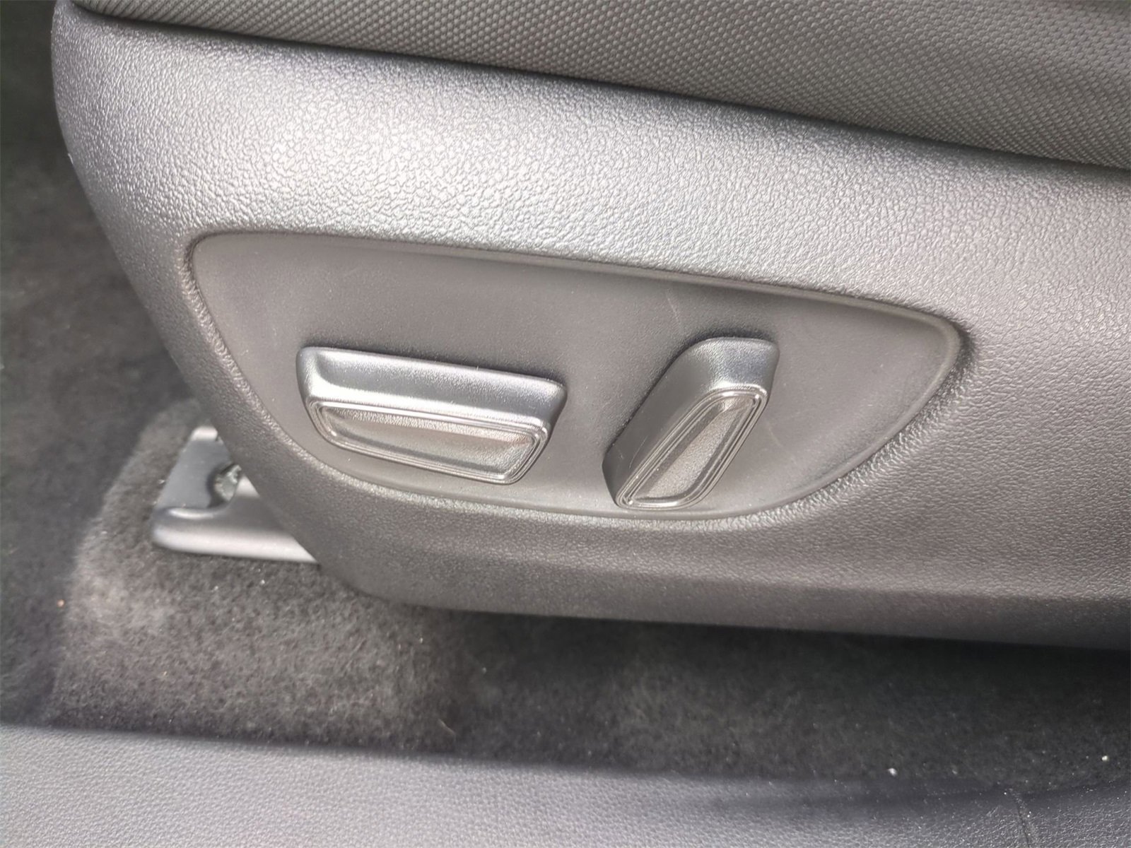 Thumbnail: 2023 Toyota Highlander - 17