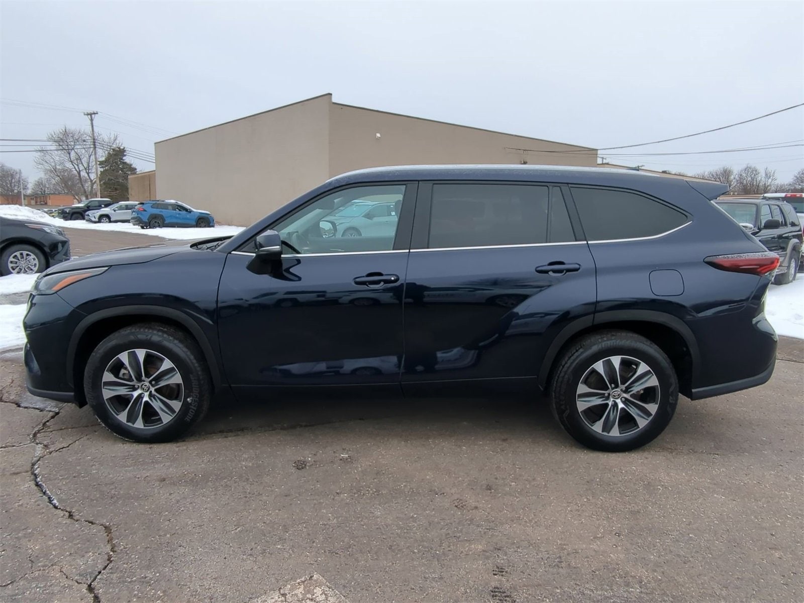 Thumbnail: 2025 Toyota Highlander - 11