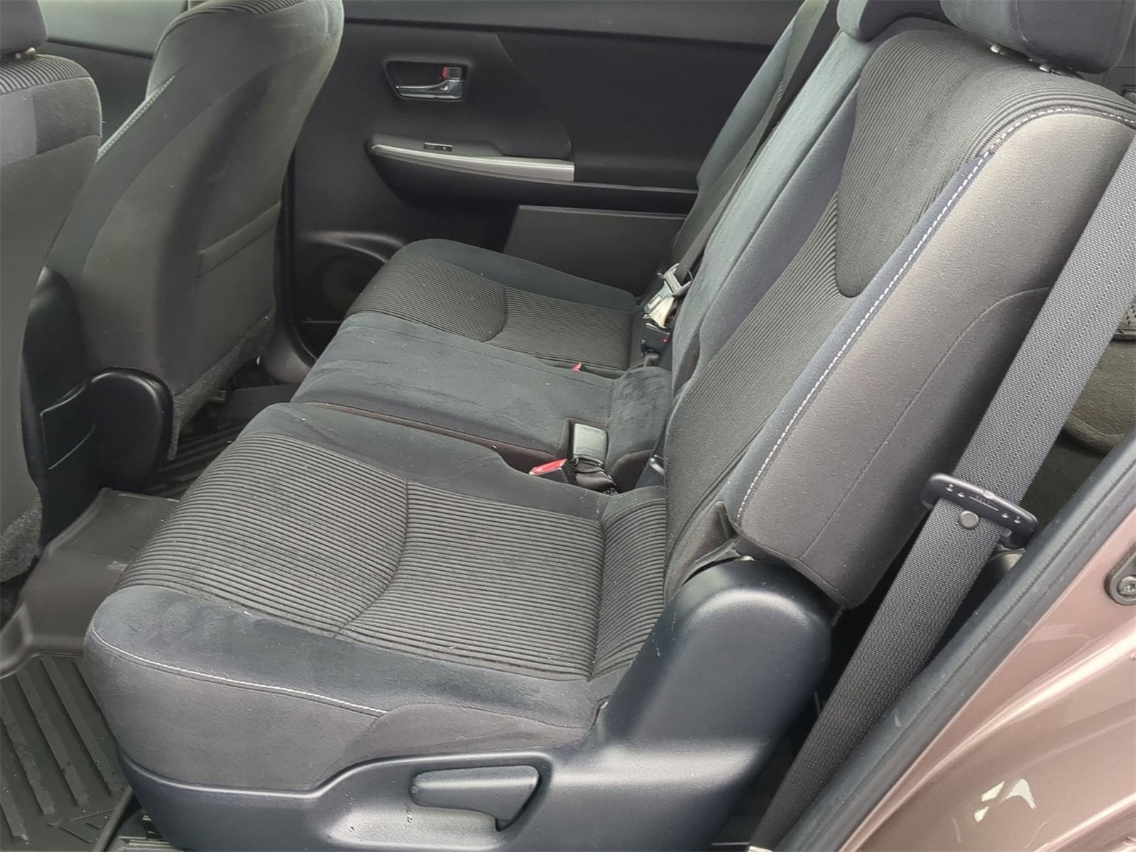 Thumbnail: 2017 Toyota Prius v - 19