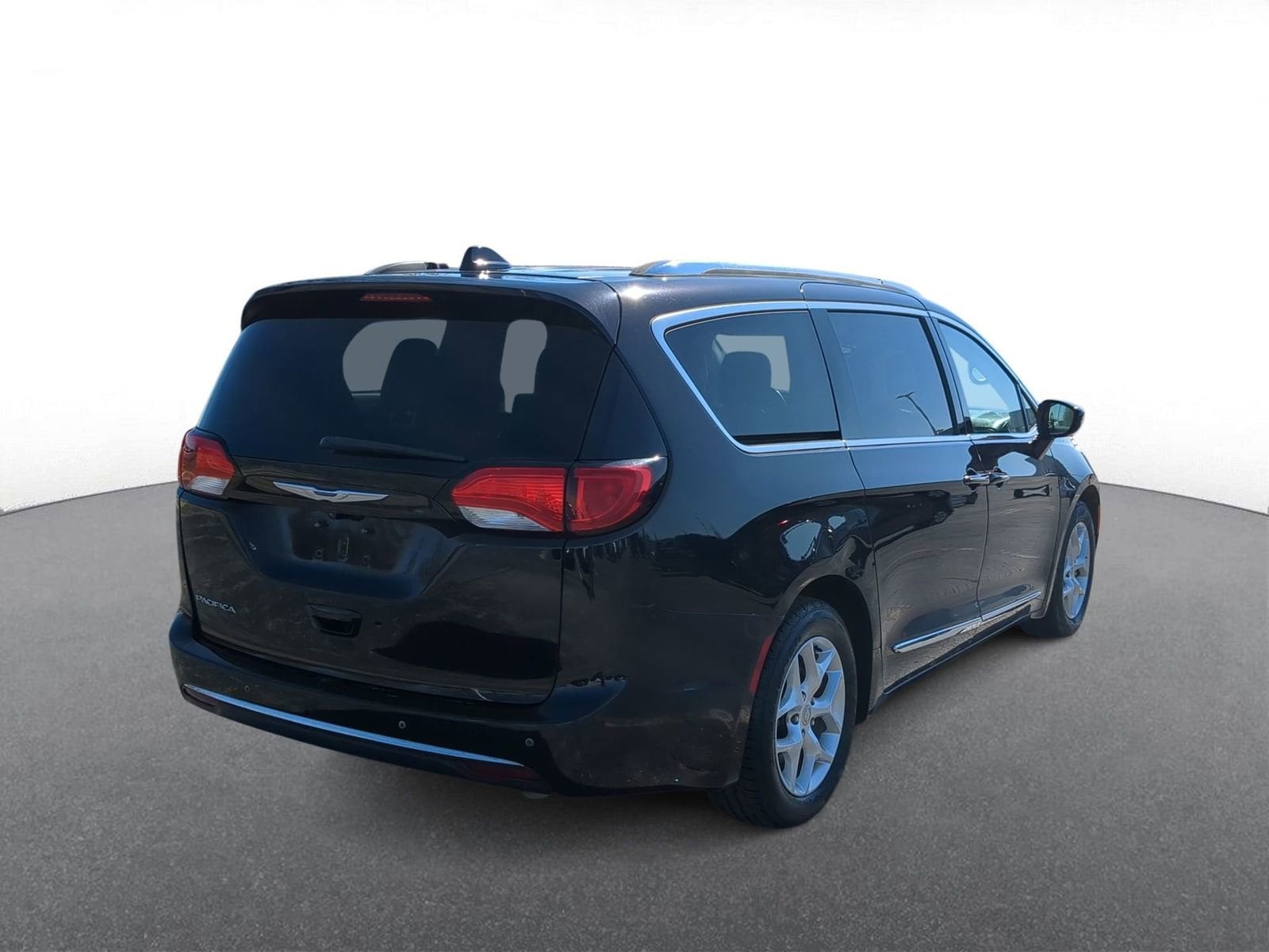 Thumbnail: 2018 Chrysler Pacifica - 8
