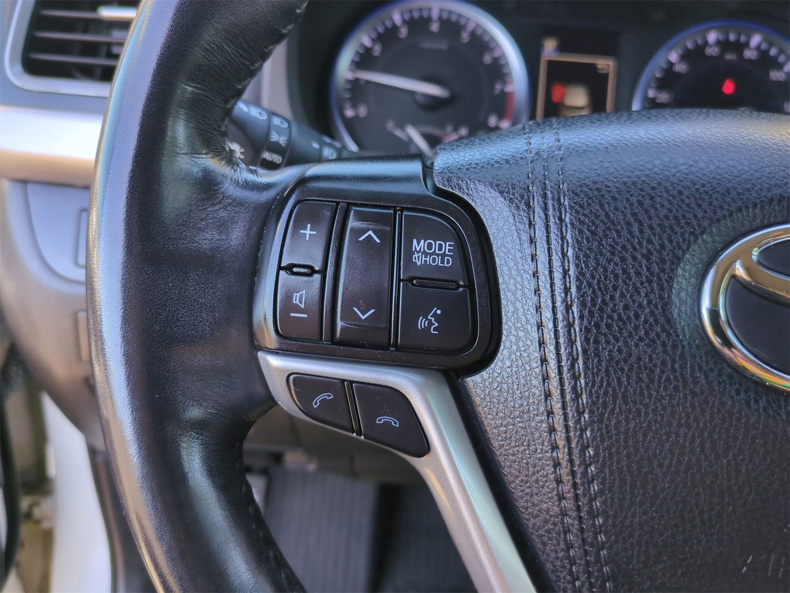 Thumbnail: 2019 Toyota Highlander - 24