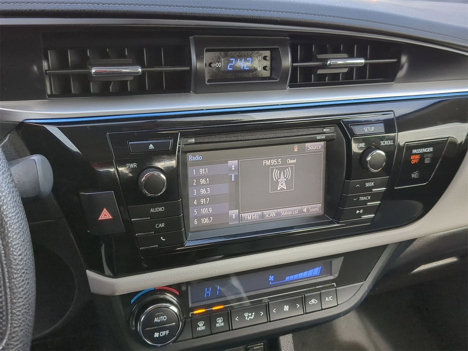 Thumbnail: 2014 Toyota Corolla - 34