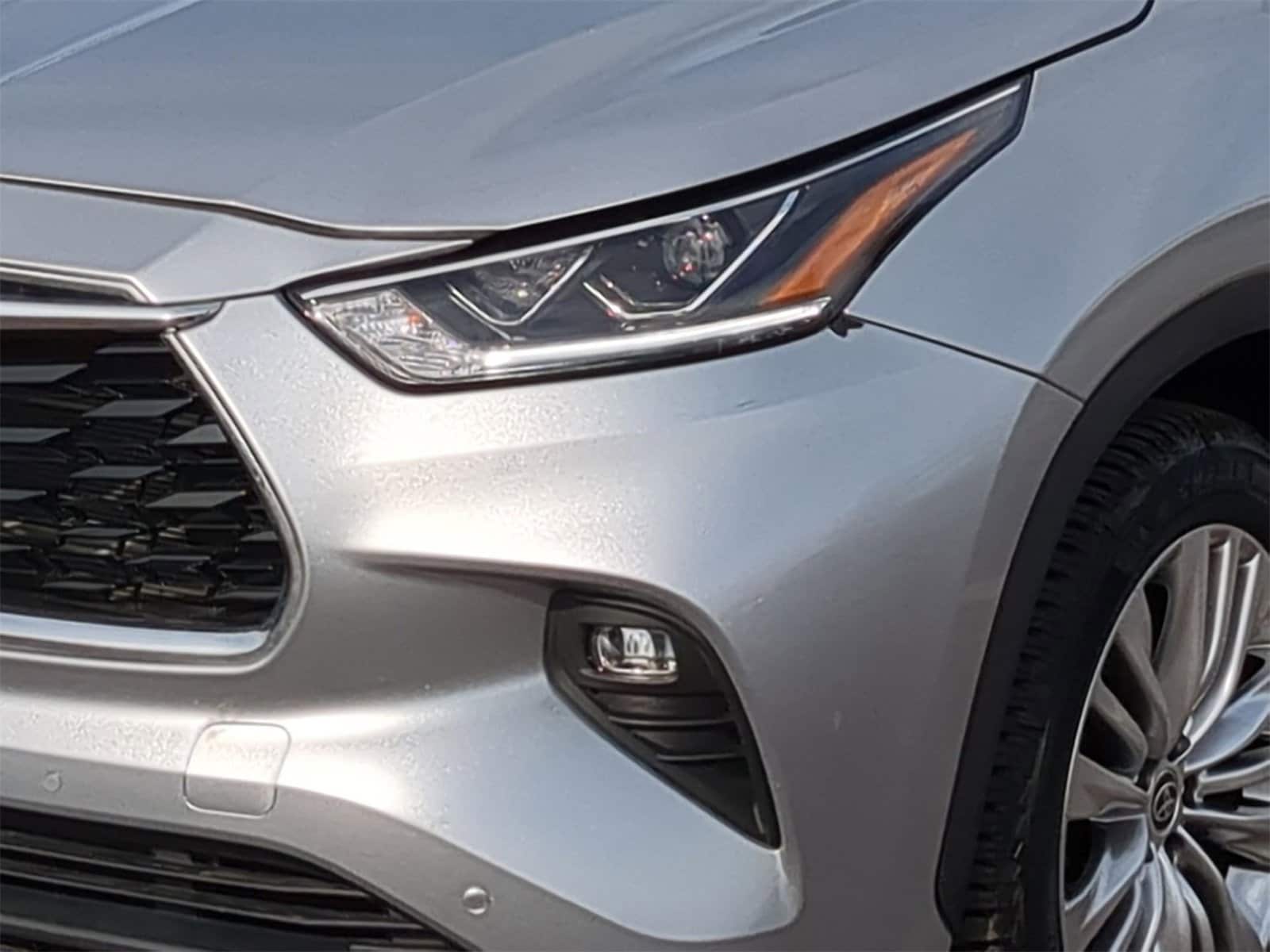 Thumbnail: 2023 Toyota Highlander - 18