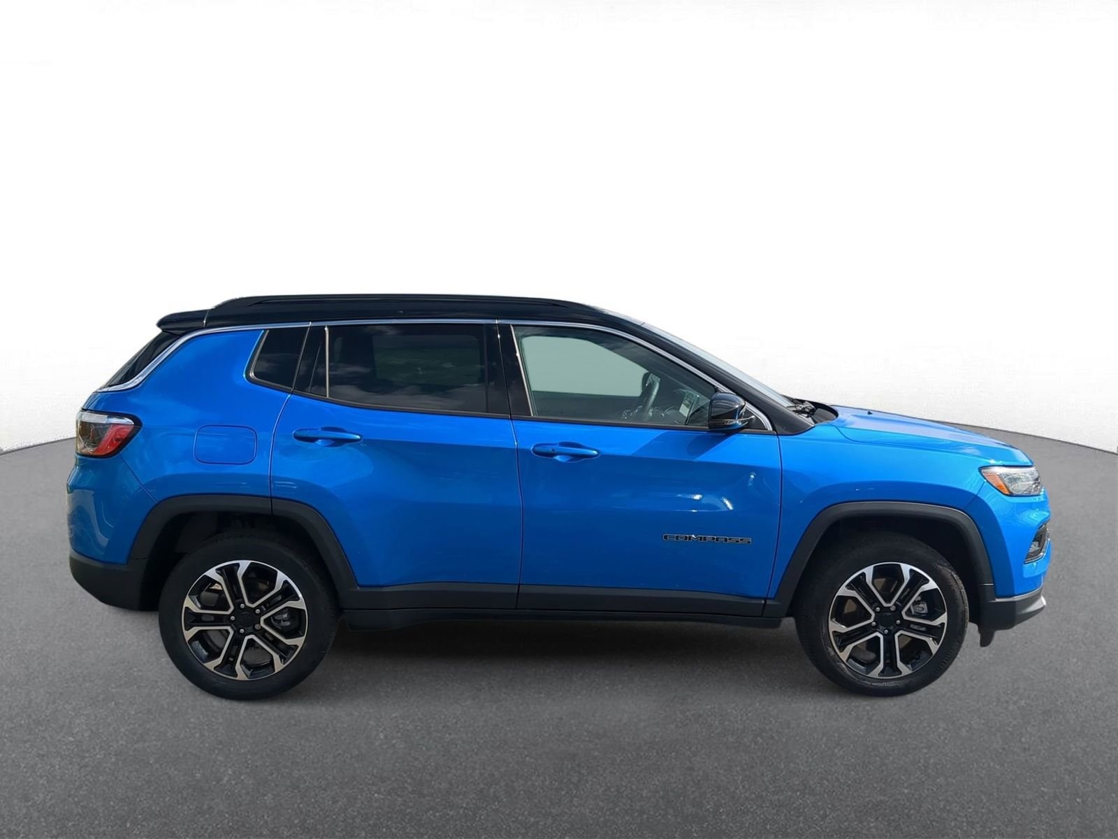 Thumbnail: 2023 Jeep Compass - 9