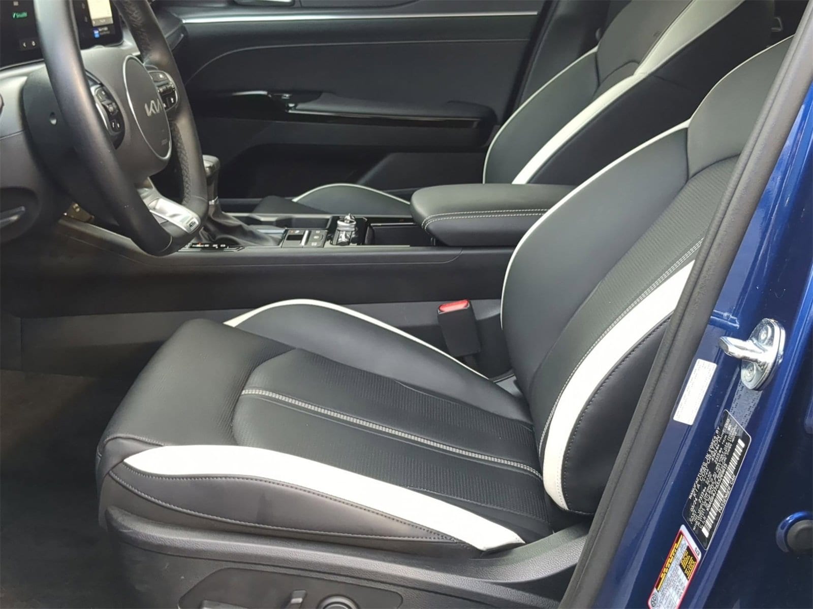 Thumbnail: 2025 Kia K5 - 16