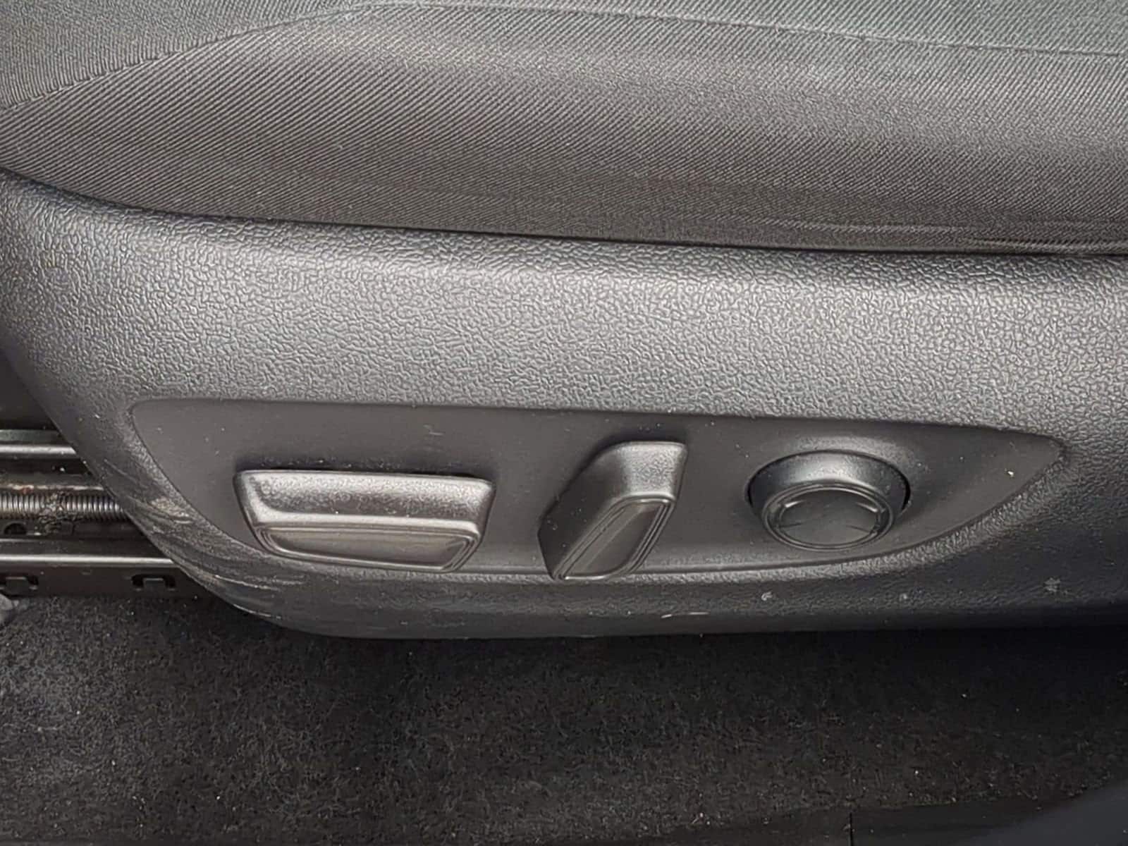 Thumbnail: 2021 Toyota RAV4 - 17