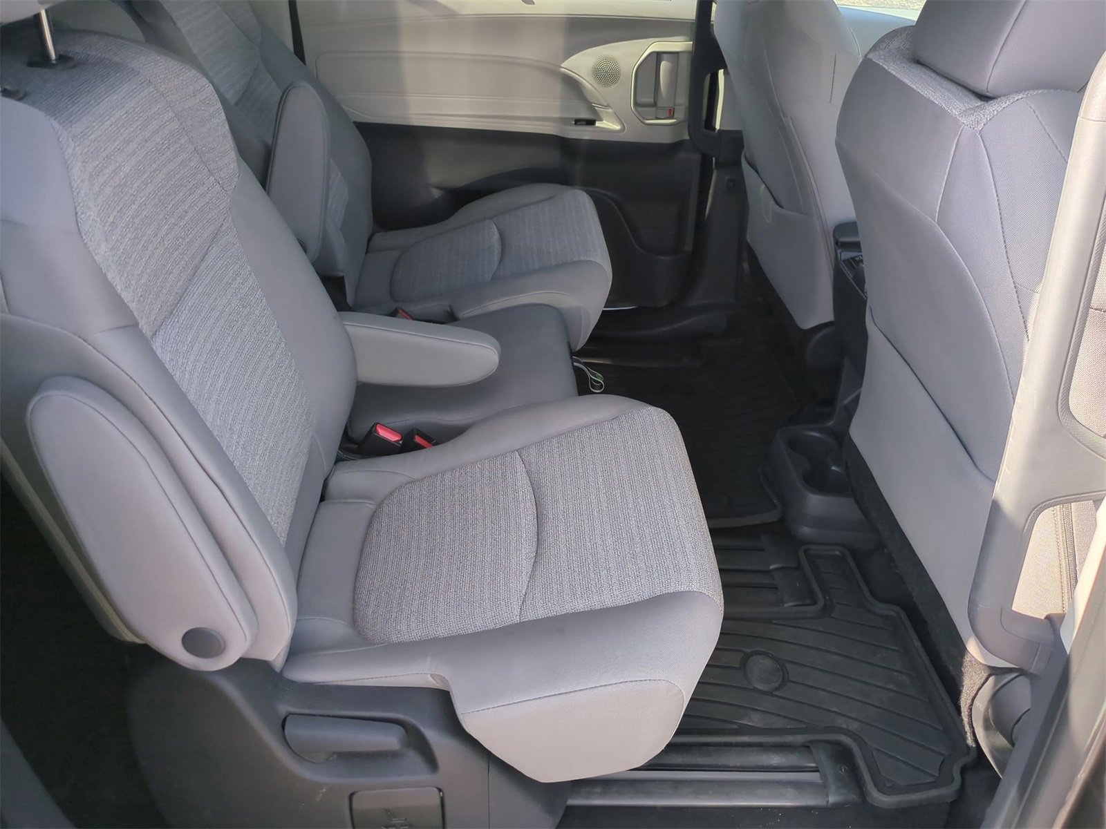 Thumbnail: 2023 Toyota Sienna - 19