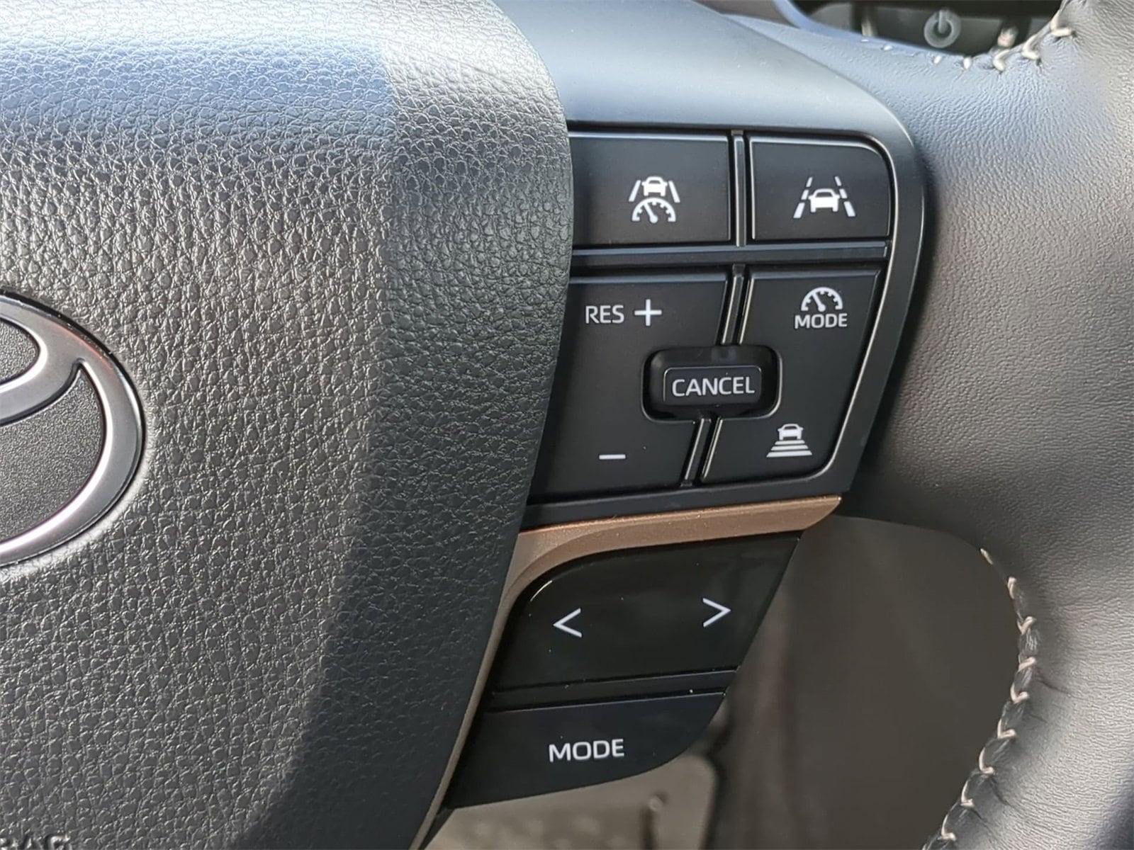 Thumbnail: 2025 Toyota Crown Signia - 31