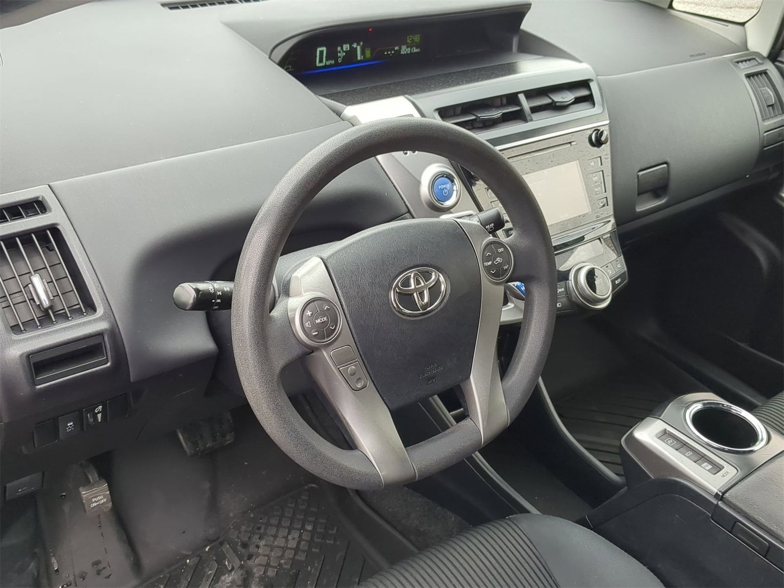 Thumbnail: 2017 Toyota Prius v - 10