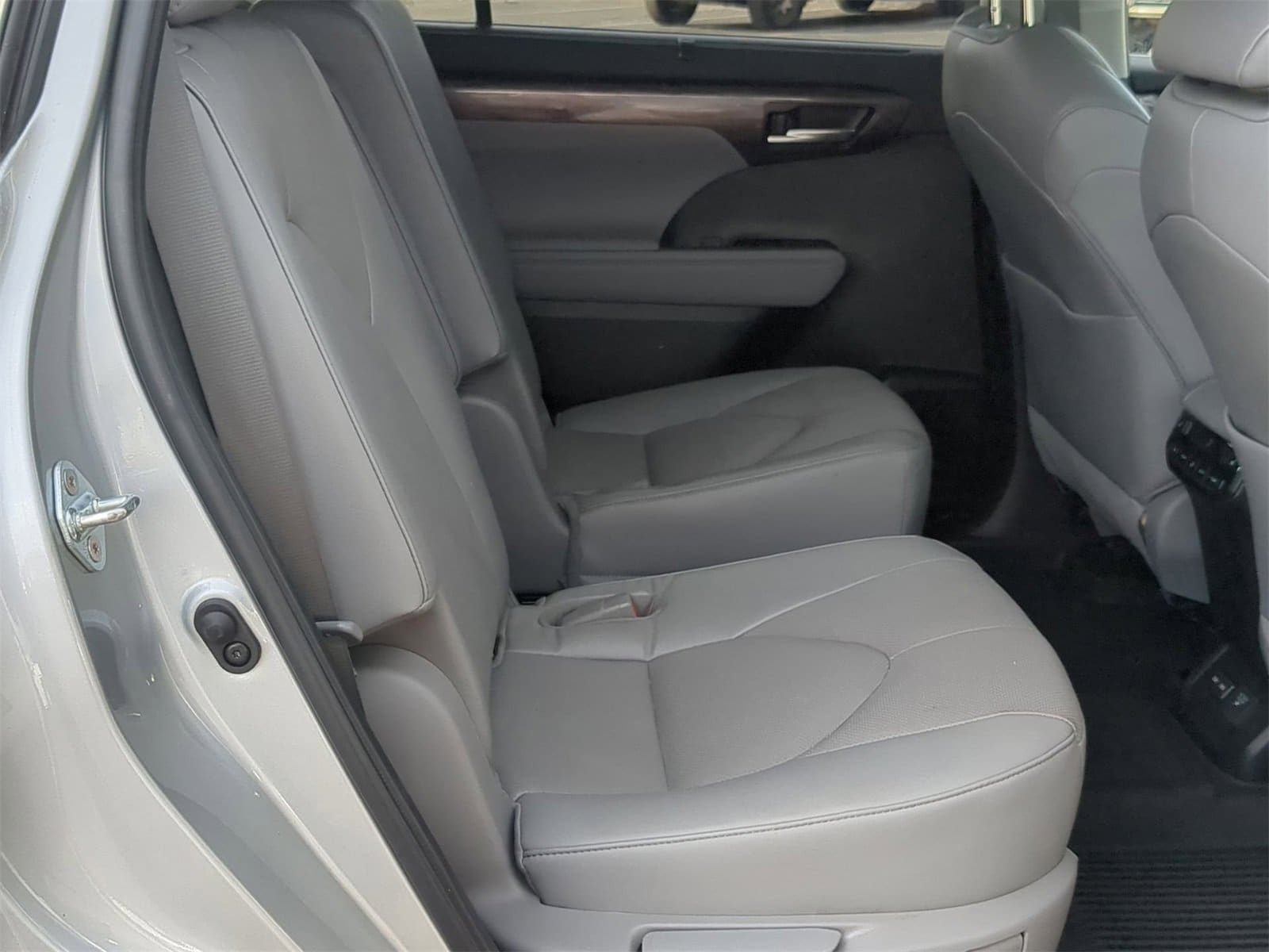 Thumbnail: 2023 Toyota Highlander - 27