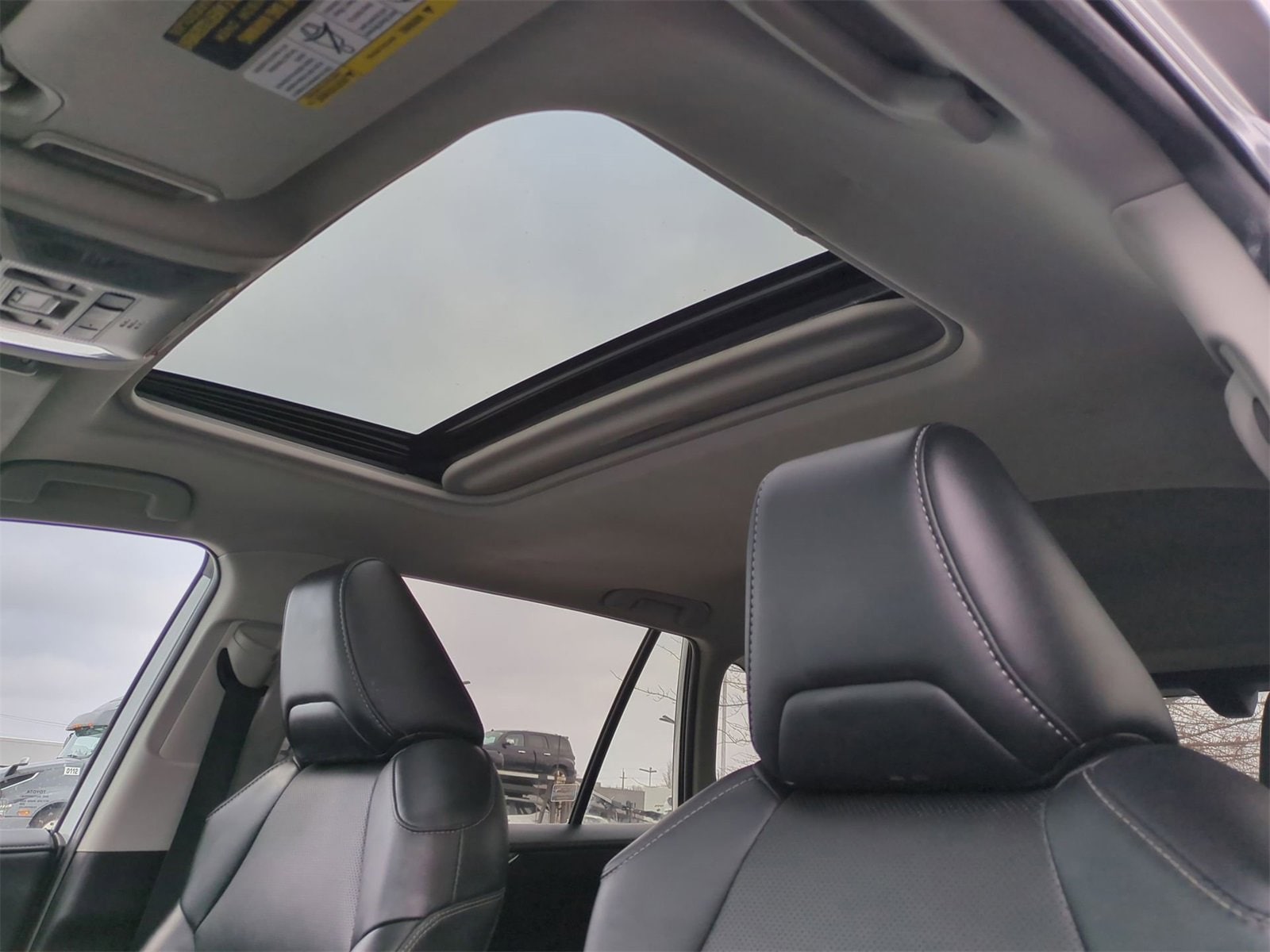 Thumbnail: 2019 Toyota RAV4 - 19