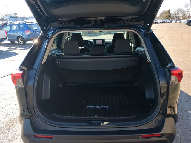 Thumbnail: 2021 Toyota RAV4 - 35