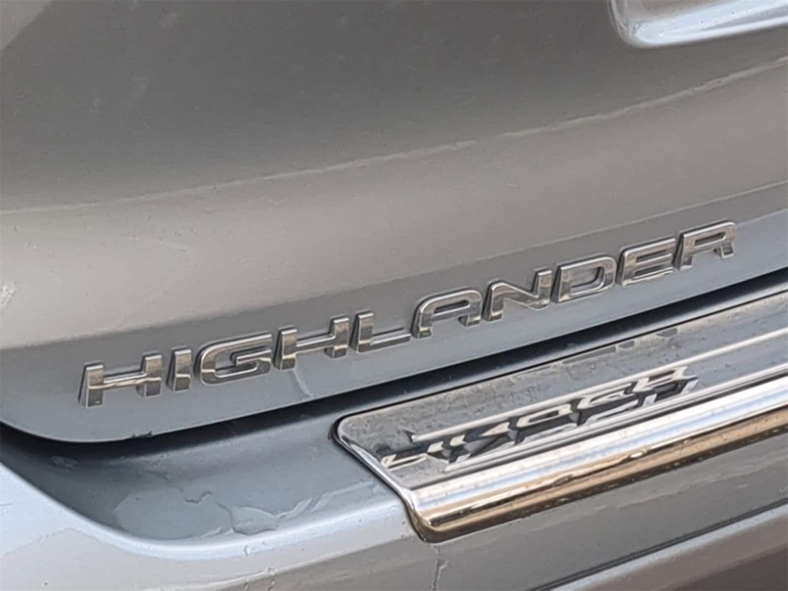 Thumbnail: 2023 Toyota Highlander - 20