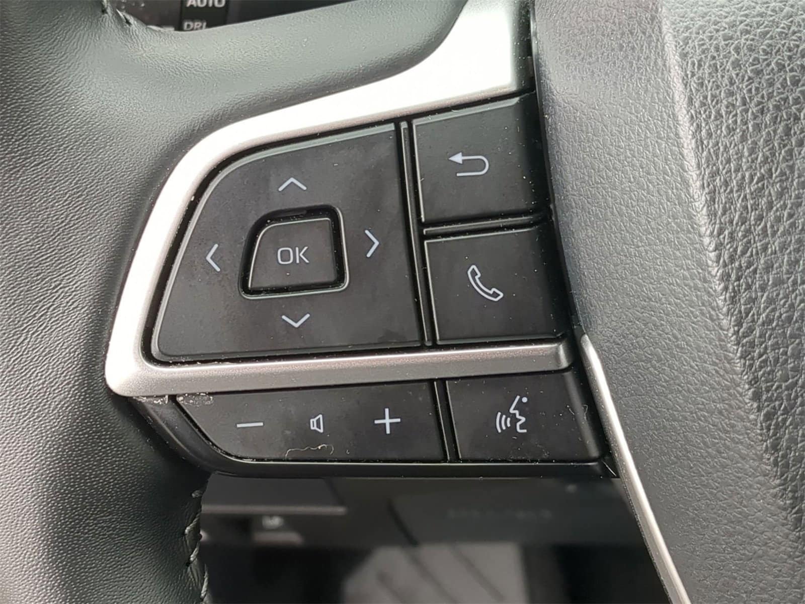 Thumbnail: 2025 Toyota Highlander - 32