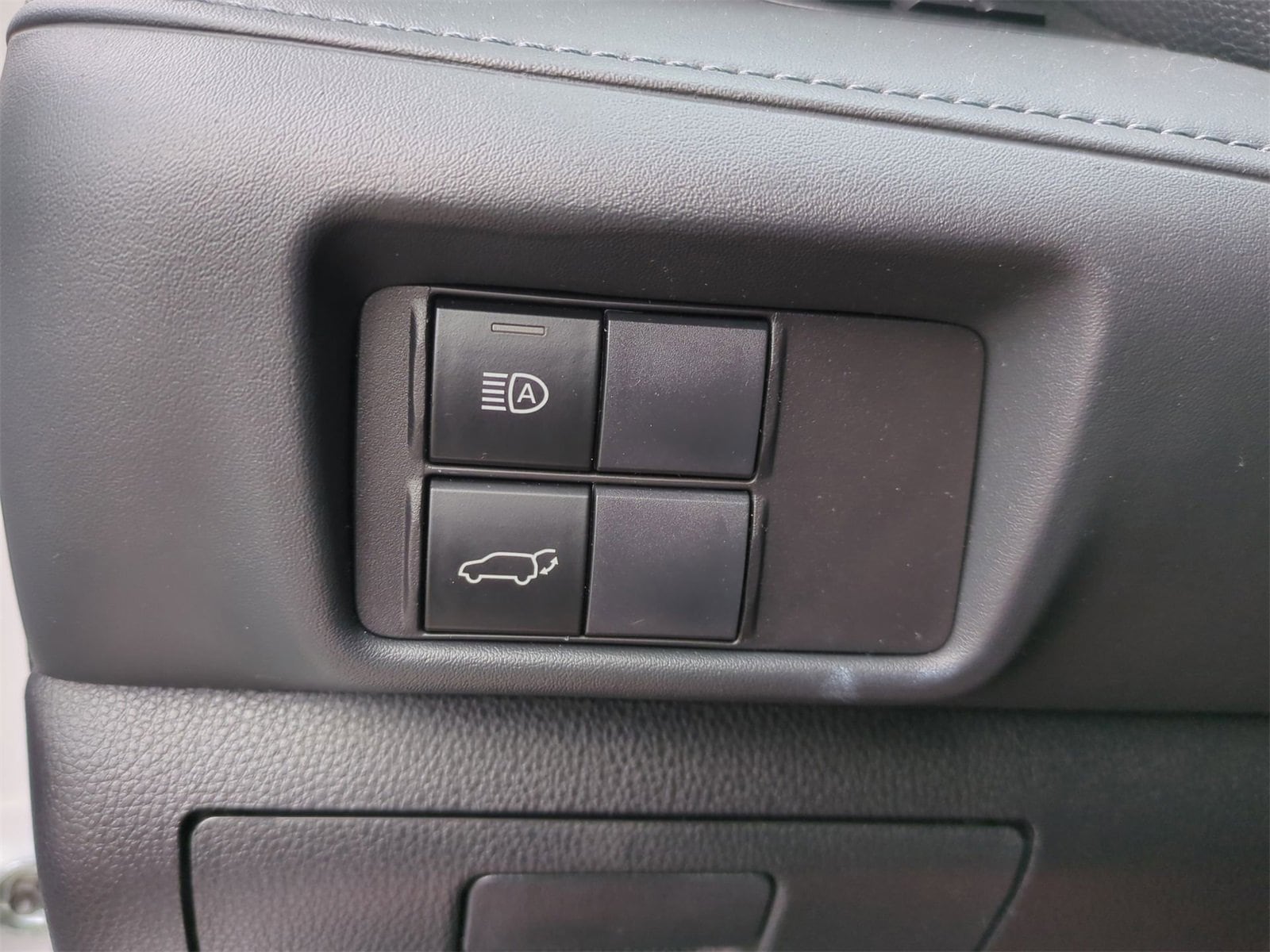 Thumbnail: 2023 Toyota Highlander - 28