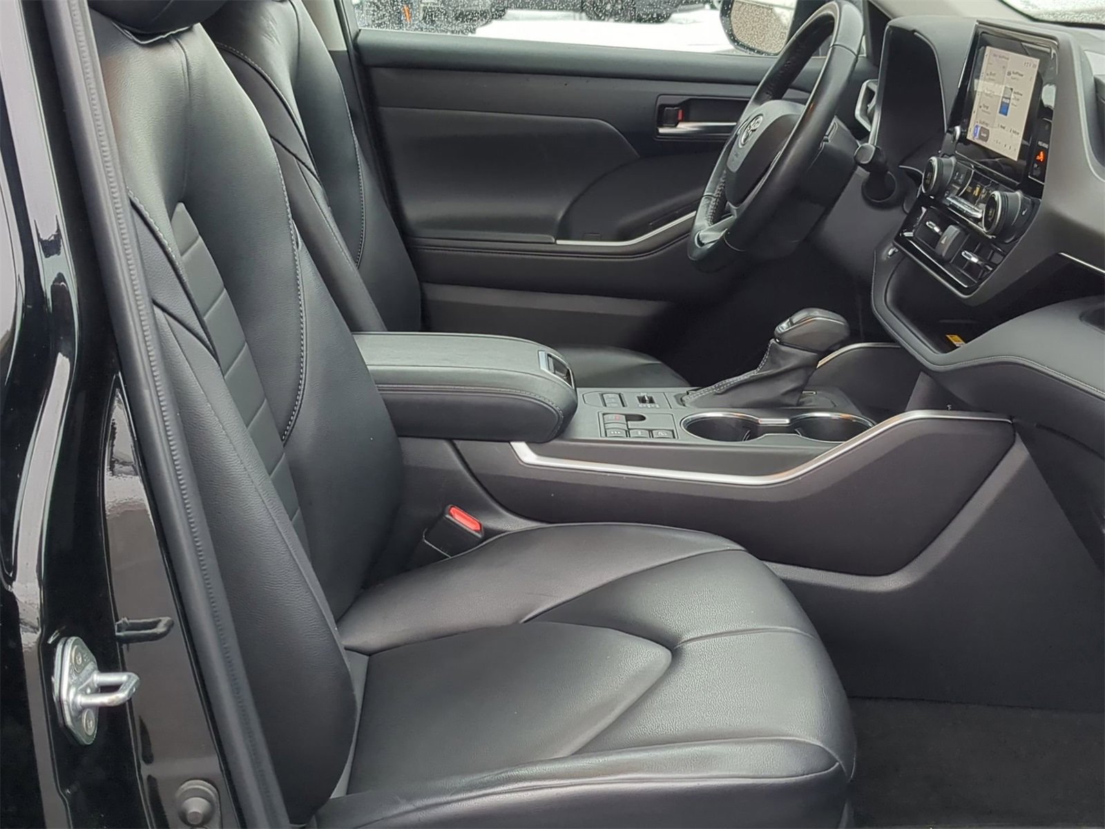 Thumbnail: 2023 Toyota Highlander - 30