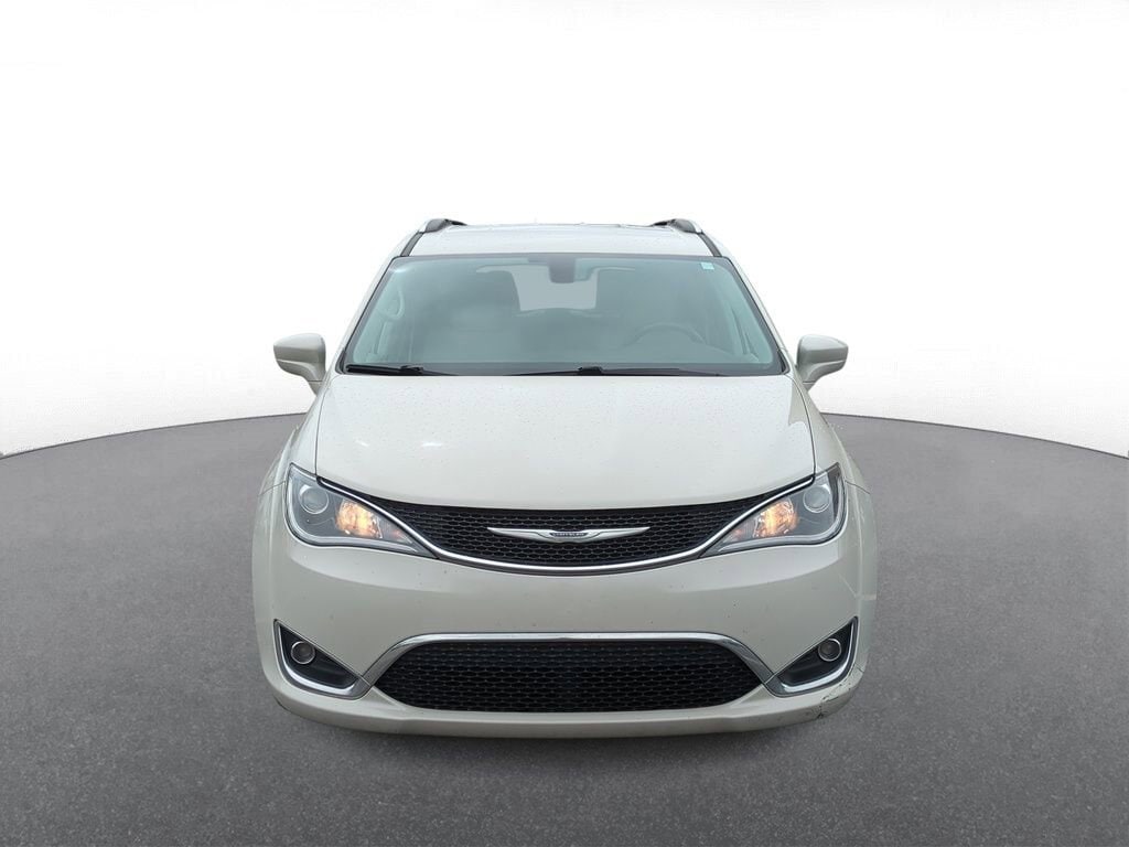 Thumbnail: 2017 Chrysler Pacifica - 3