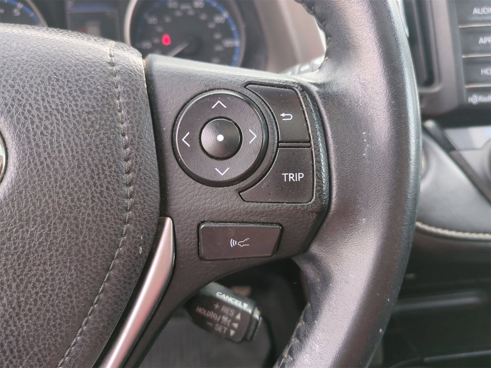 Thumbnail: 2018 Toyota RAV4 - 24