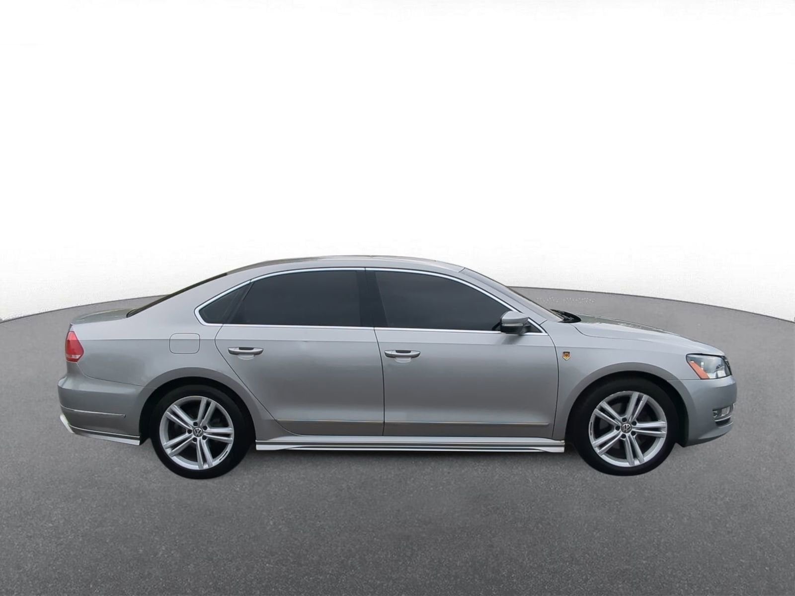 Thumbnail: 2014 Volkswagen Passat - 9