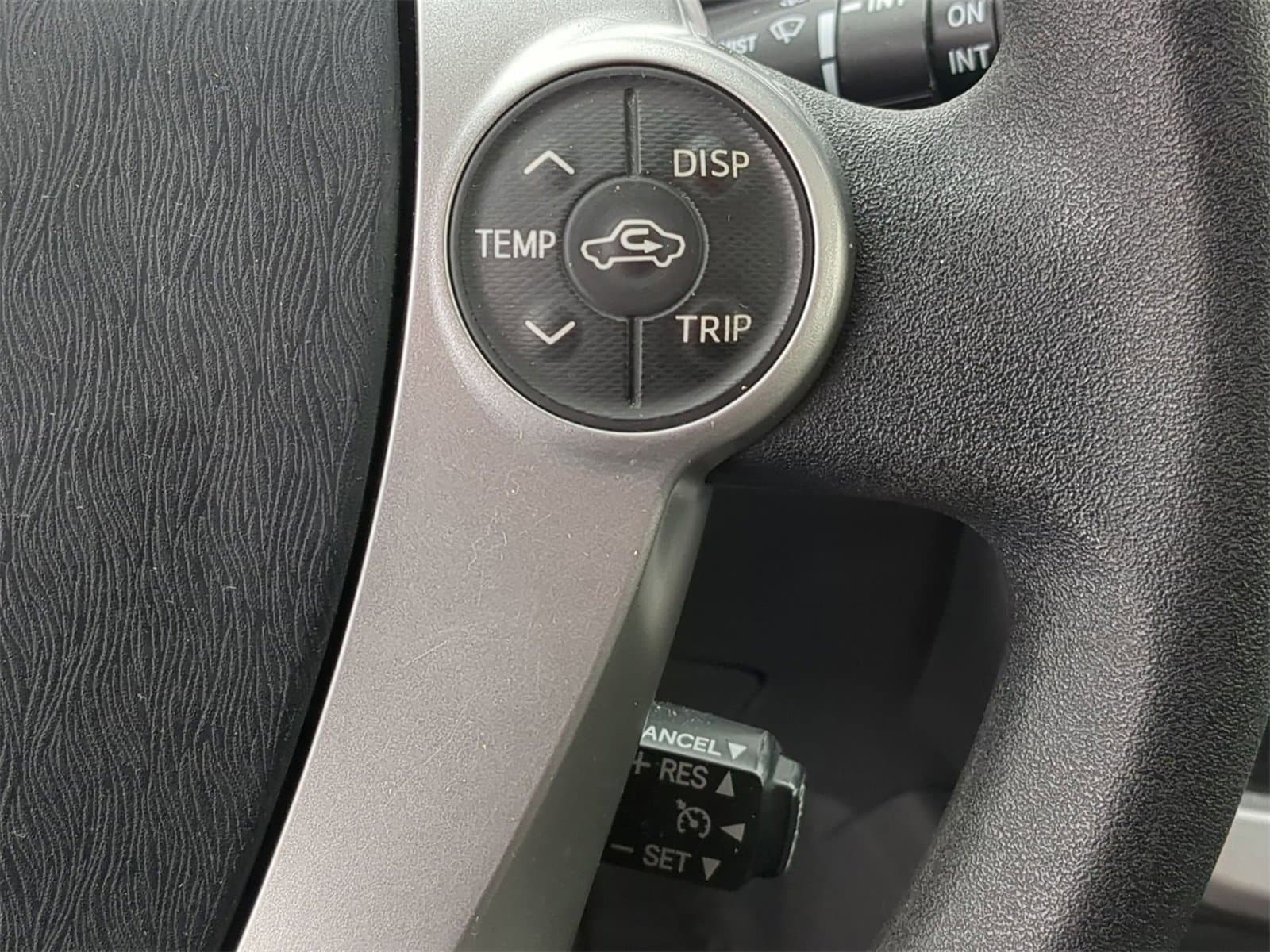 Thumbnail: 2012 Toyota Prius v - 31