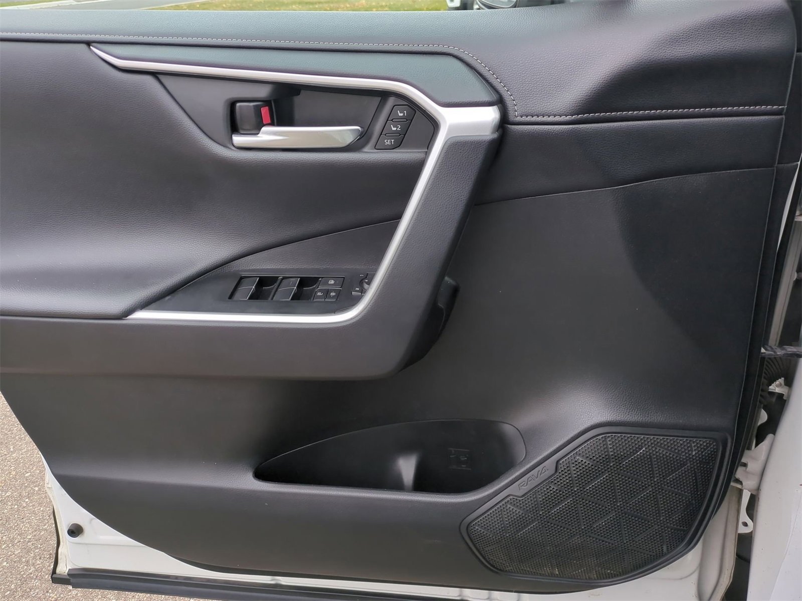 Thumbnail: 2021 Toyota RAV4 - 31