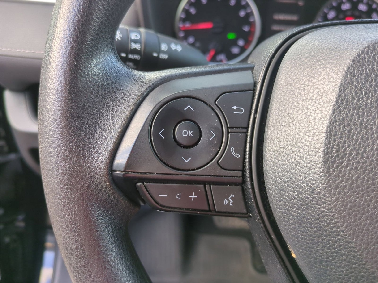 Thumbnail: 2020 Toyota RAV4 - 24
