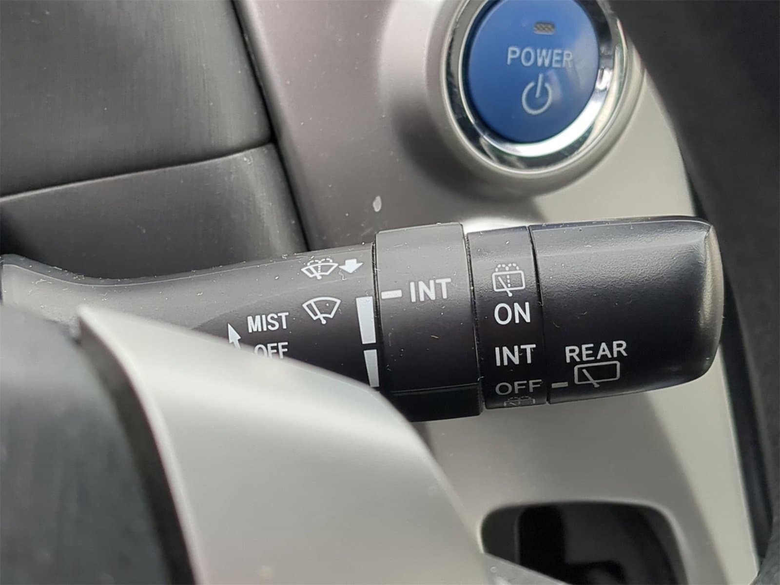 Thumbnail: 2012 Toyota Prius v - 32