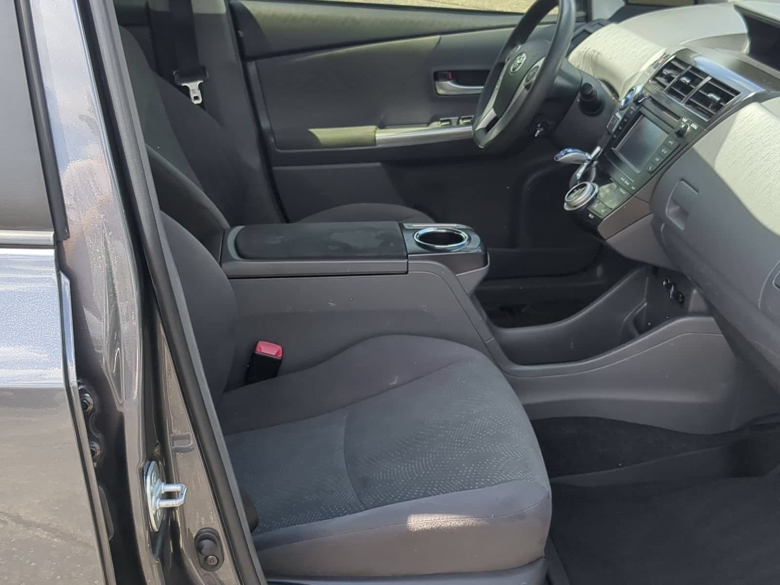Thumbnail: 2013 Toyota Prius v - 21