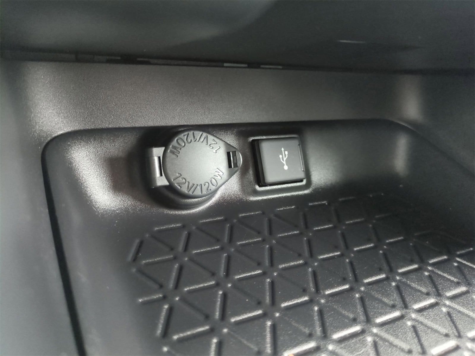 Thumbnail: 2022 Toyota RAV4 - 30